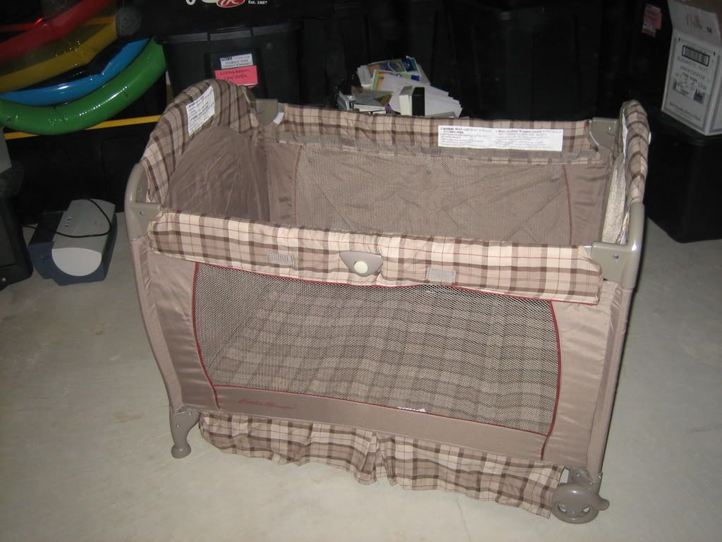 Eddie Bauer Emerson Musical Deluxe Playard Photo by kijijisales